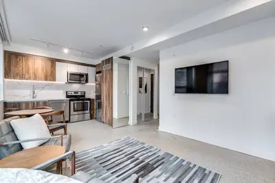 Image de 1170 Barclay St - Brand new Studio with Balcony