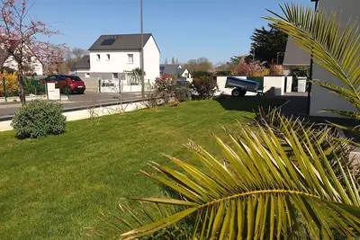 Image de Maison moderne avec jardin et terrasse, à 5 minutes de la plage