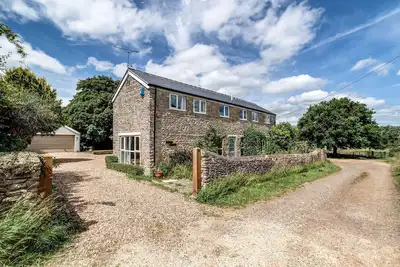 Image de Spacious Oxford countryside home with hot tub sleeps 8