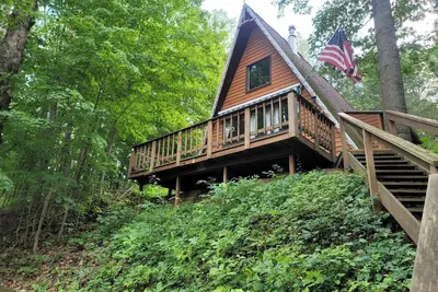 Image de A-Frame Secluded Riverfront Outdoor shower