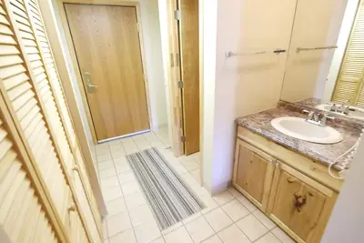 Image de Amazing Top Floor Hotel Room in Center Village! Cm447h