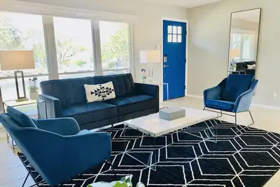 Image de Blue-Door @Maywood - Modern Spaces