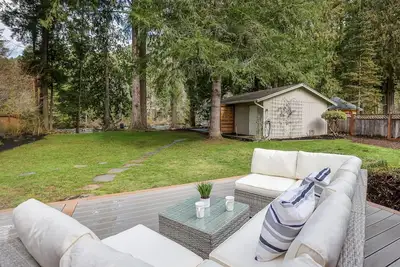 Image de Home with 3 Bedrooms and Studio Cottage both Included. Sleeps 9. Directly On The River