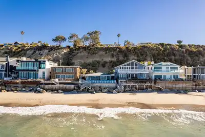 Image de Beachfront Seas The Day Beach House in Dana Point, Ca