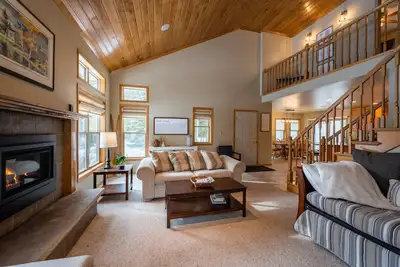Image de This must be the place… Great location for your home away from home