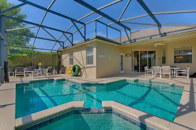 Image de Gated Community. Luxury Home 5 Bedrooms\/Pool\/Spa\/Games Room & Den.