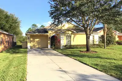 Image de Attractive 5 Bedroom/3 Bathroom single storey villa located on Hwy 27.