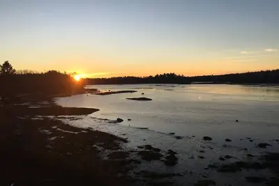 Image de Taunton Bay Cottage - Affordable Oceanfront - Perfect for couples getaway!
