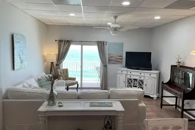 Image de Three bedrooms with a Gulf Front view at Sans Souci! !