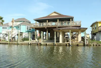 Gorgeous 4bd 4. 5Bath --4 Minutes From the Beach!