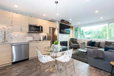 Image de Whistler Village Center - Newly Renovated Condo