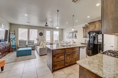 Image de Spacious Townhome w/ Pool | Sleeps 12