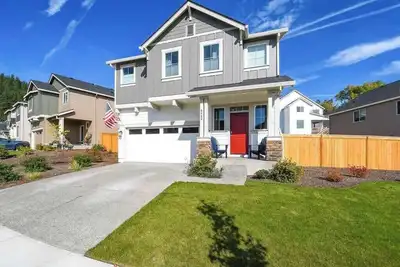 Image de Camas Family Home - Private Hot Tub & Pool Access