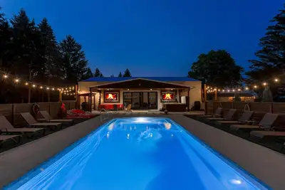 Image de 70's Lodge Tc |  Lg Group Private Retreat Home