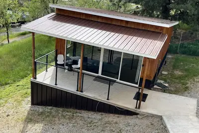 Image de Hilltop riverview bunkhouse
