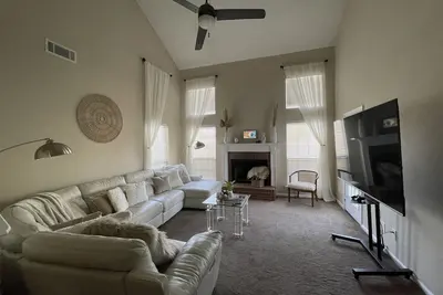 Image de Spacious 4 Bedroom home that sleeps up to 10 guest