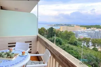 Image de Sun Beach Cye avec vue sur la mer