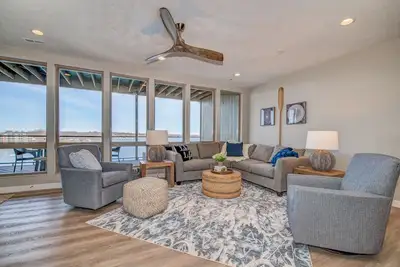 Image de Stillwater condo with East Lake Okoboji views! !
