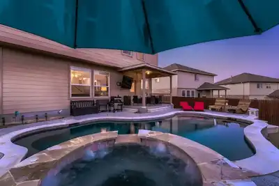 Image de Lxry 4 Br, Heated Pool/Spa, Large Game Room, near Seaworld/Six Flags (St1)