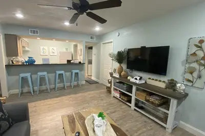 Image de Salty Vibes, condo in the center of Destin close to the beaches