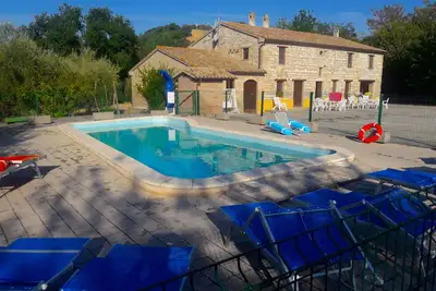 Image de Ferme entière avec appartements indépendants et piscine