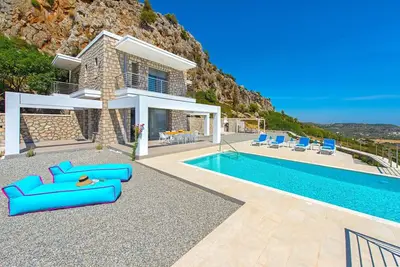 Image de Villa Ă Rhodes avec Piscine Infinie
