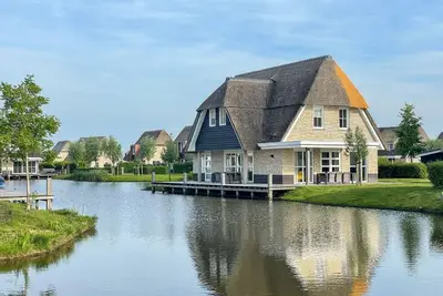 Image de Villa avec deux saunas א Delfstrahuizen