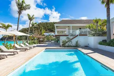 Image de A nice 8 bedroom country house with spectacular beach view and private swimming