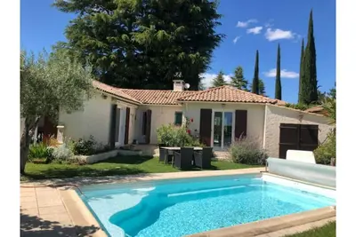 Image de Maison avec piscine en Provence, entourée de vignes