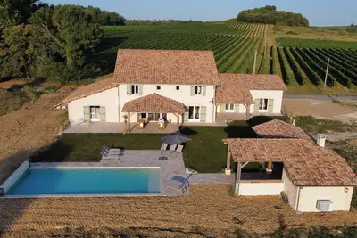 Image de Beautiful Barn on Vineyard, with private heated pool