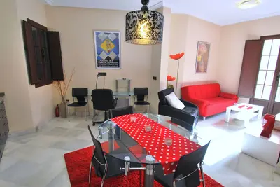 Image de L4. 2 Bedrooms Apartment With Balcony / Wifi / Air Conditioning / Kitchen in Historic Center