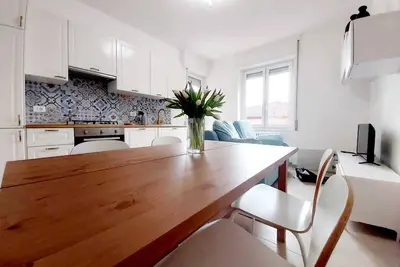 Image de In the relaxation of the nearby green way 5 minutes from upper town and 6km from the airport