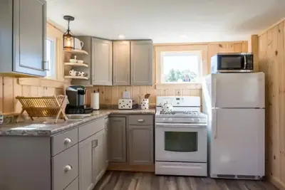Image de Cozy Cottage in the heart of Freeport - 5 minute walk to outlets