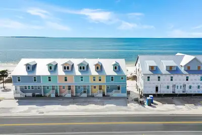 Image de Gulf Aire Townhouse, Gulf Front, Magnificent Sunsets ~ Pelican's Perch