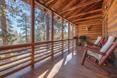 Image de Original 1940s cabin, beautifully restored! 2 blocks to lake, 6 min to village!