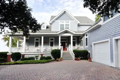 Live Oak Landing: Shared Pool, Spa, Great Views!