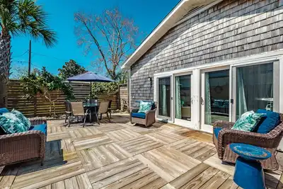 Image de Barefoot Bungalow | Pet Friendly, Near Beach!