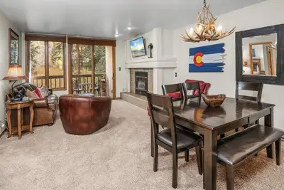 Image de Lovely ski-in\/ski-out condominium near village. Common hot tub, free parking! !