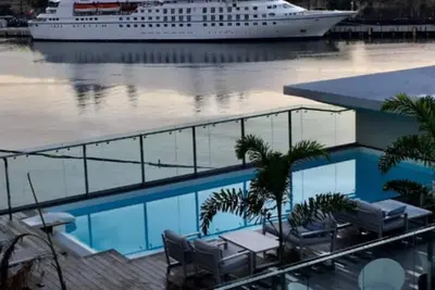 Image de beyond Chic 3 bedroom condominium with the Pool