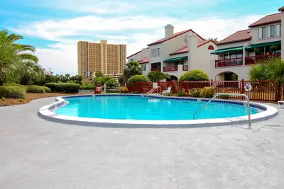 Image de Resort condo near beach with private balcony, WiFi, pool, tennis & dock