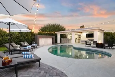 Image de Walk 2 Old Town Scottsdale 4br4bath Heated Pool