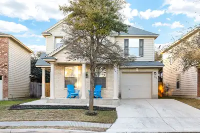 Image de Bluebonnet - A Birdy Vacation Rental