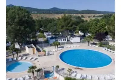 Image de Mobilhome de 4 à 6 personnes climatisé, en Provence