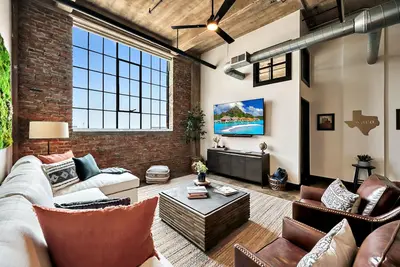 Image de The Brazos Bear- Downtown Waco Condo- Walk to Silos!