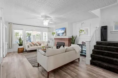 Image de Beautiful 5br/2. 5ba House - 2 Blocks from Beach!