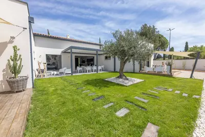 Image de Villa contemporaine avec piscine au coeur de la Provence