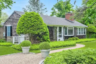 Image de Beautiful cottage on meticulously maintained lawn, surrounded by. . .