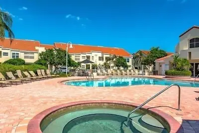 Image de Beautiful Golf course views minutes from St. Pete Beach