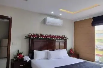 Midway Hotel & Residency - Studio Apartment Unit S1
