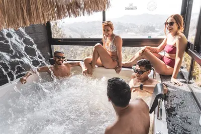 Image de Cabin Inside the Monte Gandolfo Guatape condominium. Up to 12 people with Jacuzzi